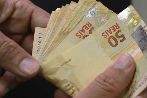 Governo antecipa calendário do Auxílio Brasil