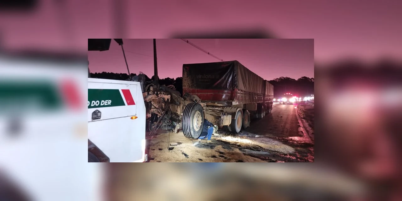 Acidente entre dois caminhões causa vazamento de diesel na BR-376, em PG