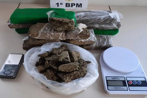 Em Uvaranas, adolescente e jovem são apreendidos por suspeita de tráfico de entorpecentes