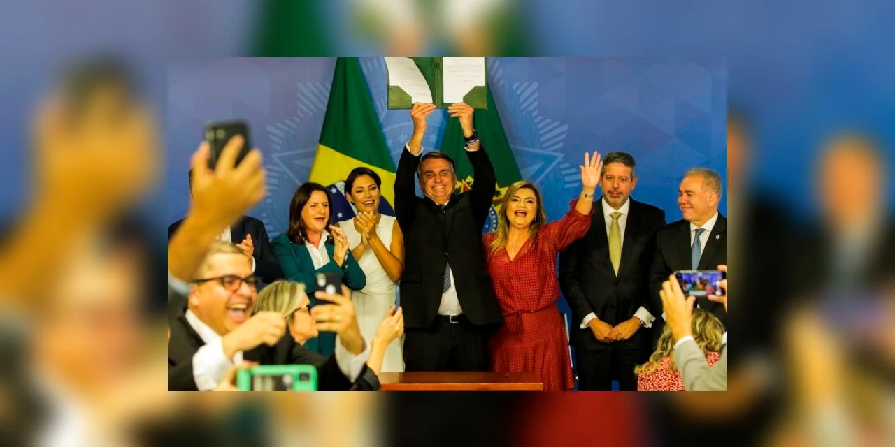 Presidente sanciona piso para enfermagem sem reajuste automático