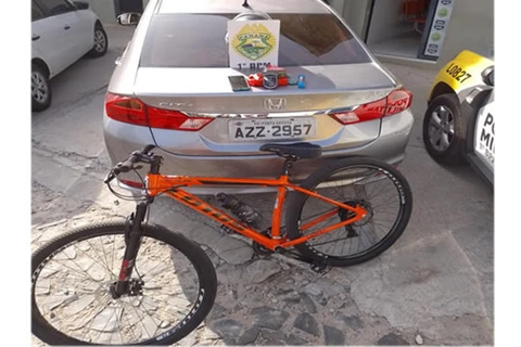 Suspeitos de trafico e roubo são presos pela policia, em PG