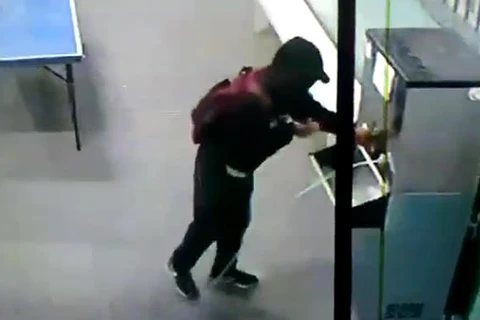 Câmera flagra ladrão furtando torneiras de escola em Ponta Grossa; assista!