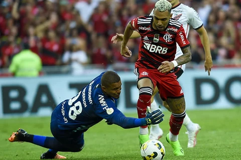 Mengão goleia o Athletico-PR por 5 a 0 no Maraca