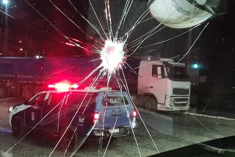 Motoristas acionam GCM, após terem veiculos apedrejados na Souza Naves
