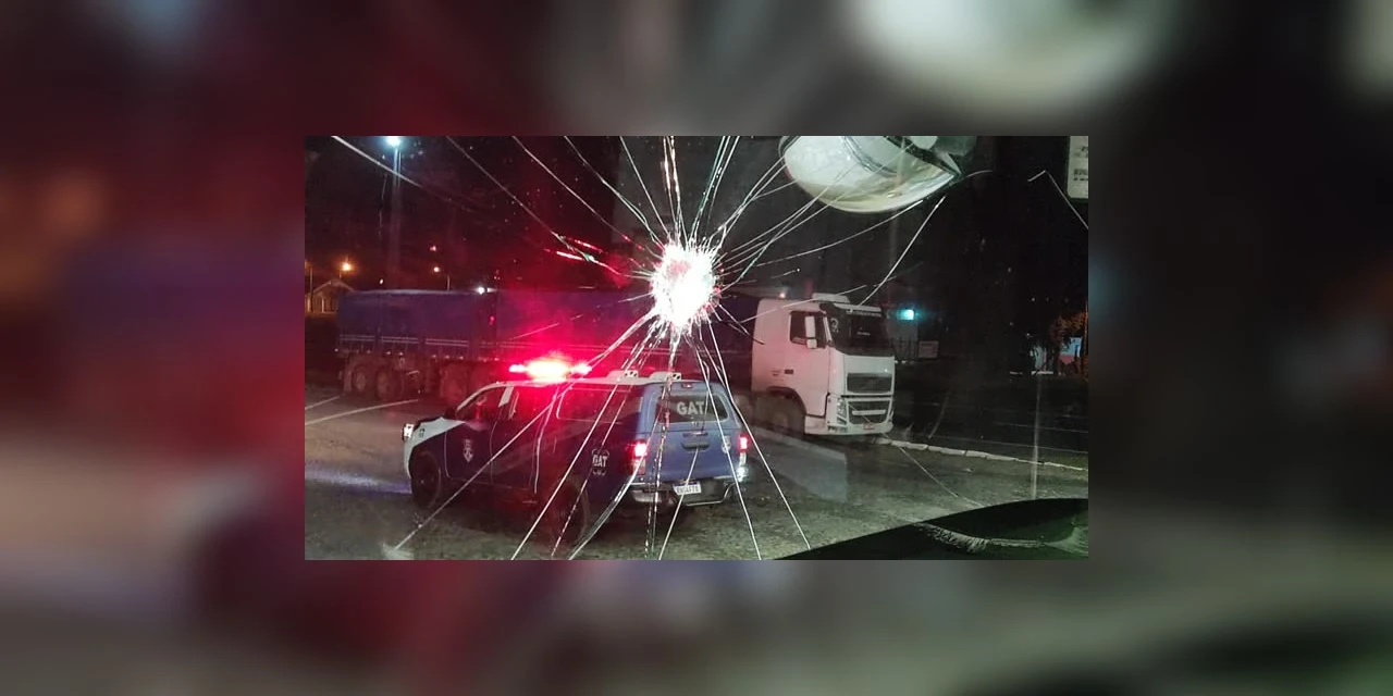 Motoristas acionam GCM, após terem veiculos apedrejados na Souza Naves