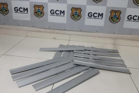 Homem é preso acusado de furtar portas da rodoviária de PG