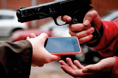 Dois celulares são roubados após assaltos em PG