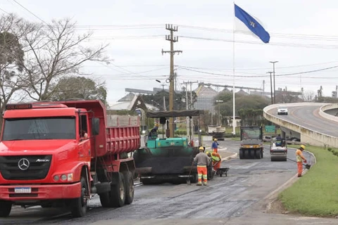 Prefeitura revitaliza pavimento no Vendrami, trevo de entrada da cidade