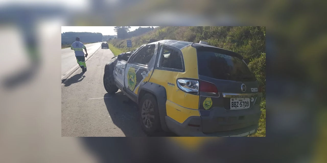 Policiais capotam viatura na BR-277, em Palmeira durante perseguição a veiculo roubado