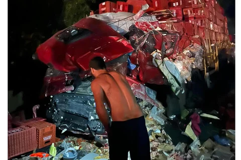 Colisão entre dois caminhões deixa uma pessoa em óbito e outra gravemente ferida na BR-376, em Imbaú