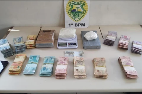 PM flagra entrega de drogas em posto de combustíveis na Presidente Kennedy