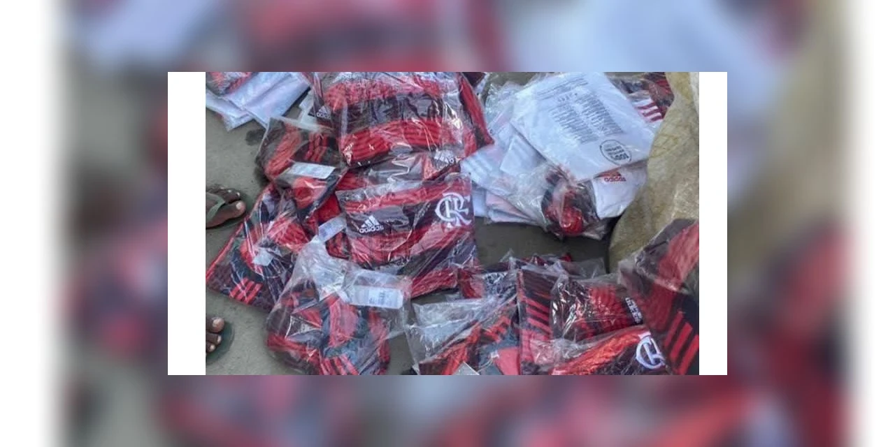 Caminhão carregado com camisas oficiais do Flamengo é roubado no Rio