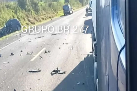 Colisão frontal entre caminhão e carro deixa dois mortos na BR-277, em Prudentópolis