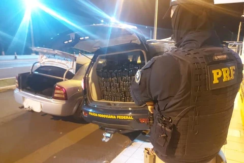 Polícia acha mais de 250 kg de maconha em carro abandonado após acidente em Irati