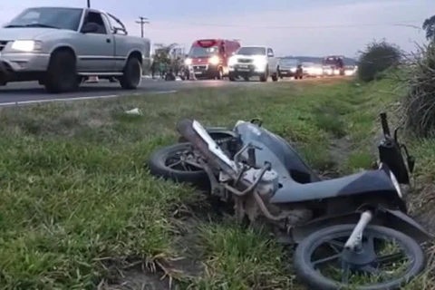 Batida entre moto e bicicleta faz vitima fatal na PR-151, em Carambeí