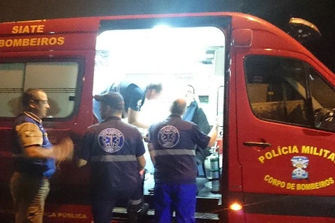 Homem leva quatro tiros à queima-roupa, mas sobrevive, em PG