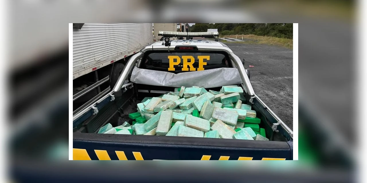 Em operação conjunta, PRF e PF apreendem quase meia tonelada de cocaína e pasta-base