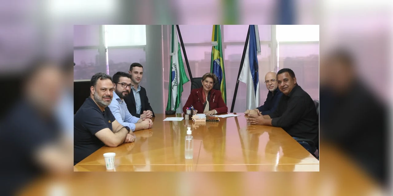 Prefeita Elizabeth Schmidt anuncia licitação da Estrada do Alagados