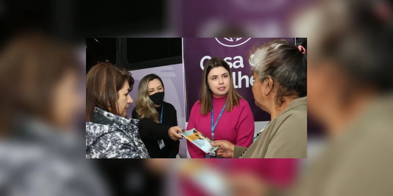 ‘Ônibus Lilás’ e Casa da Mulher levam serviços no Terminal Central e em localidades rurais