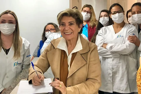 Prefeita Elizabeth Schmidt anuncia superposto no Jardim Panamá