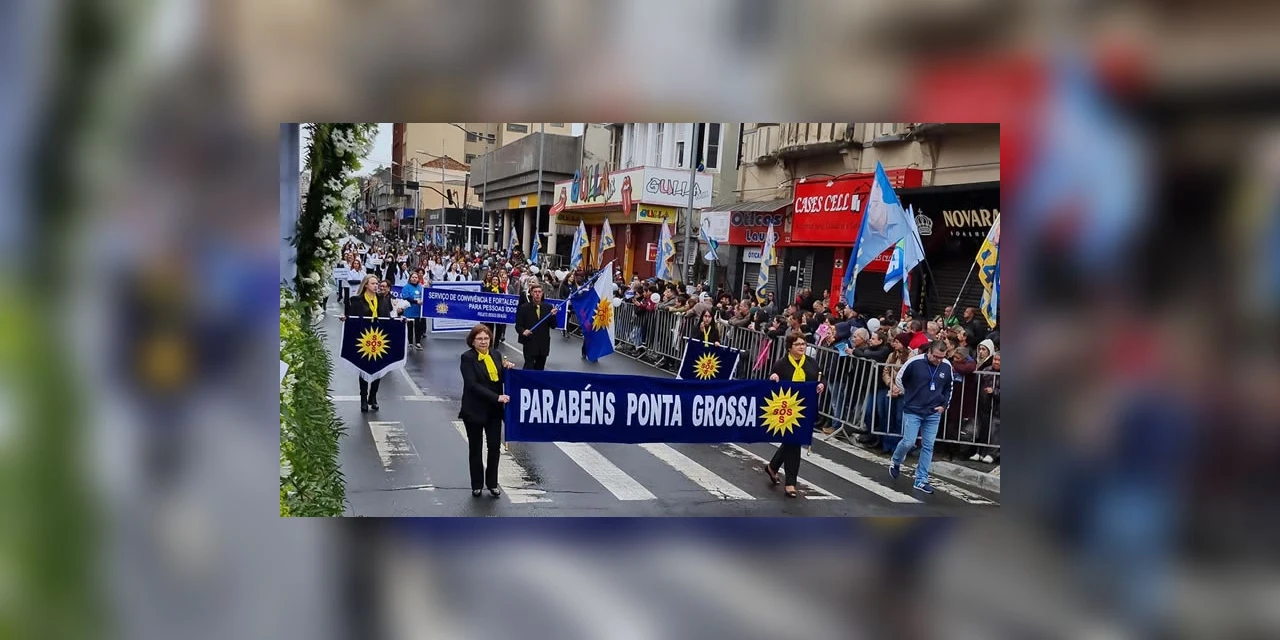 Desfile em comemoração ao aniversario de Ponta Grossa atrai milhares de pessoas no centro