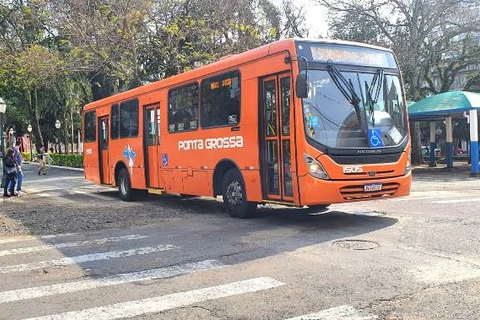 Tráfego é liberado para ônibus na Praça Barão do Rio Branco