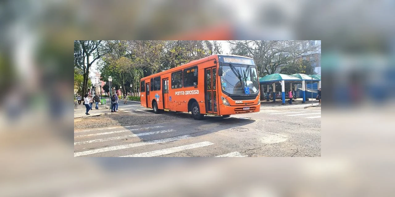 Tráfego é liberado para ônibus na Praça Barão do Rio Branco