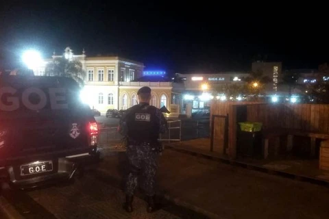 GCM flagra homem com drogas ao lado do terminal central de PG