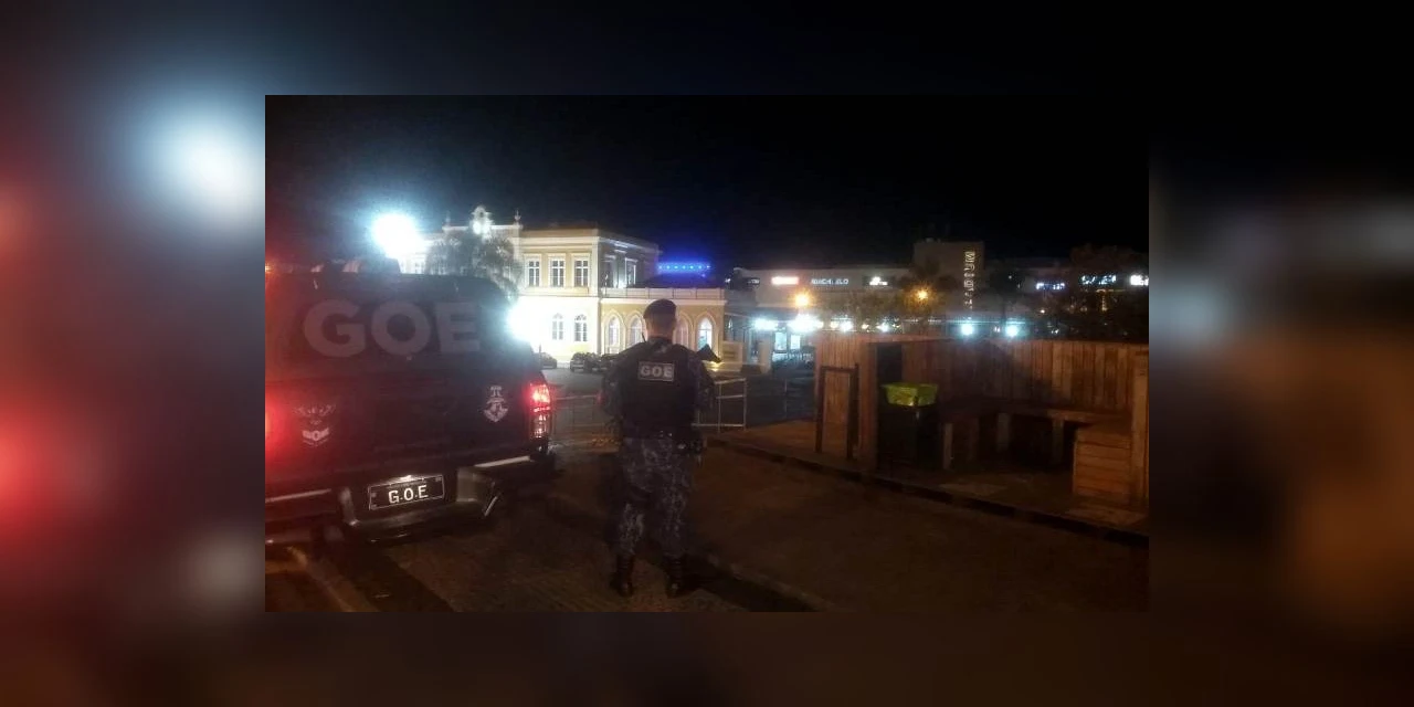 GCM flagra homem com drogas ao lado do terminal central de PG