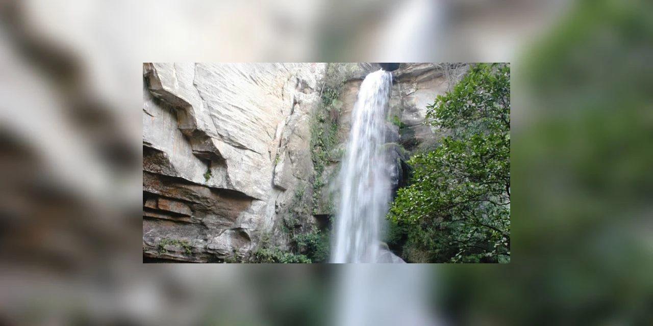 Duas pessoas sofrem queda de cahoeira no Rio São Jorge e ficam em estado grave