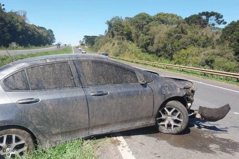 Candidata a deputada estadual Faynara Merege sofre acidente na PR 151, em Castro