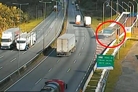 Assista: Caminhões sem freios usam área de escape da BR-376; em Guaratuba