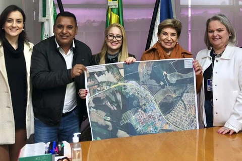 Prefeita Elizabeth Schmidt anuncia R$ 25 mi para pavimentação das vilas Romana e St. Edwiges