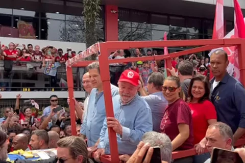Lula faz caminhada com apoiadores em São Bernardo do Campo