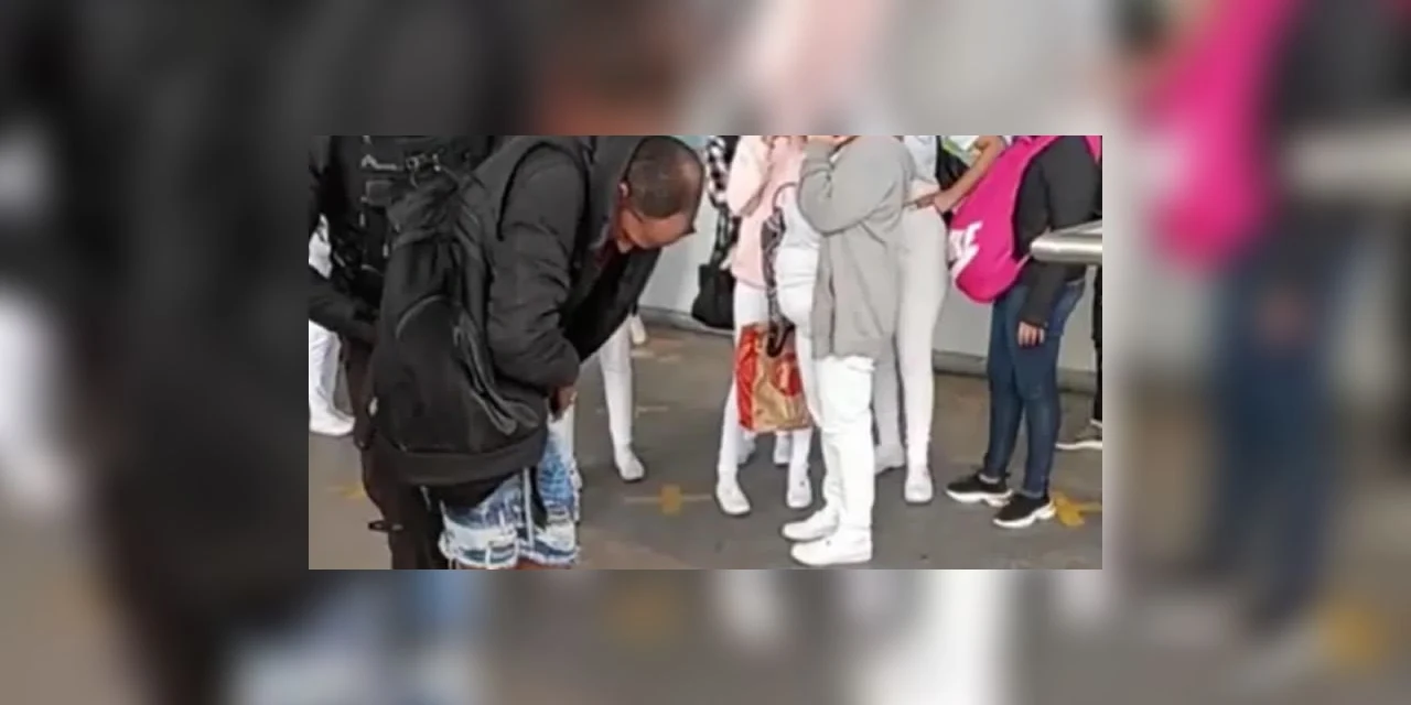 Homem é agredido após ejacular em passageira de trem lotado; ele foi preso