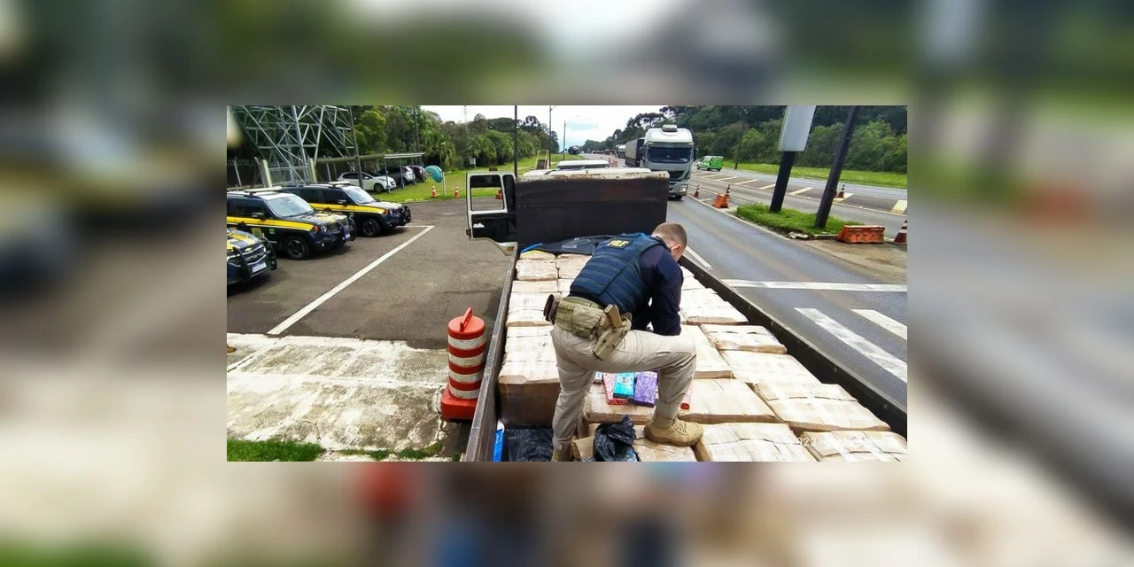 PRF apreende 2,3 tonelada de maconha em Guarapuava/PR