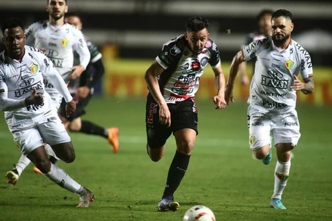 Jogo dos desesperados entre Operário e Brusque termina empatado.