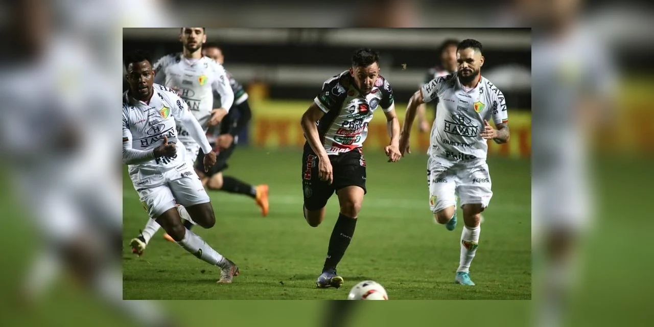 Jogo dos desesperados entre Operário e Brusque termina empatado.