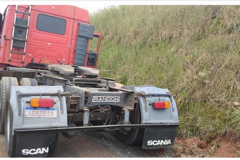 Caminhão furtado é encontrado abandonado na estrada do Kalinoski, em PG