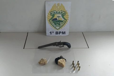 Procurado pela justiça é preso com droga, arma e munições em PG