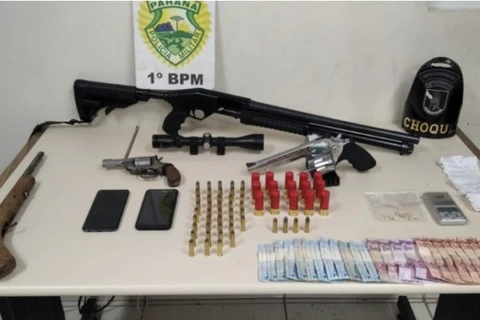 Dupla é detida suspeita de tráfico em bairro de PG