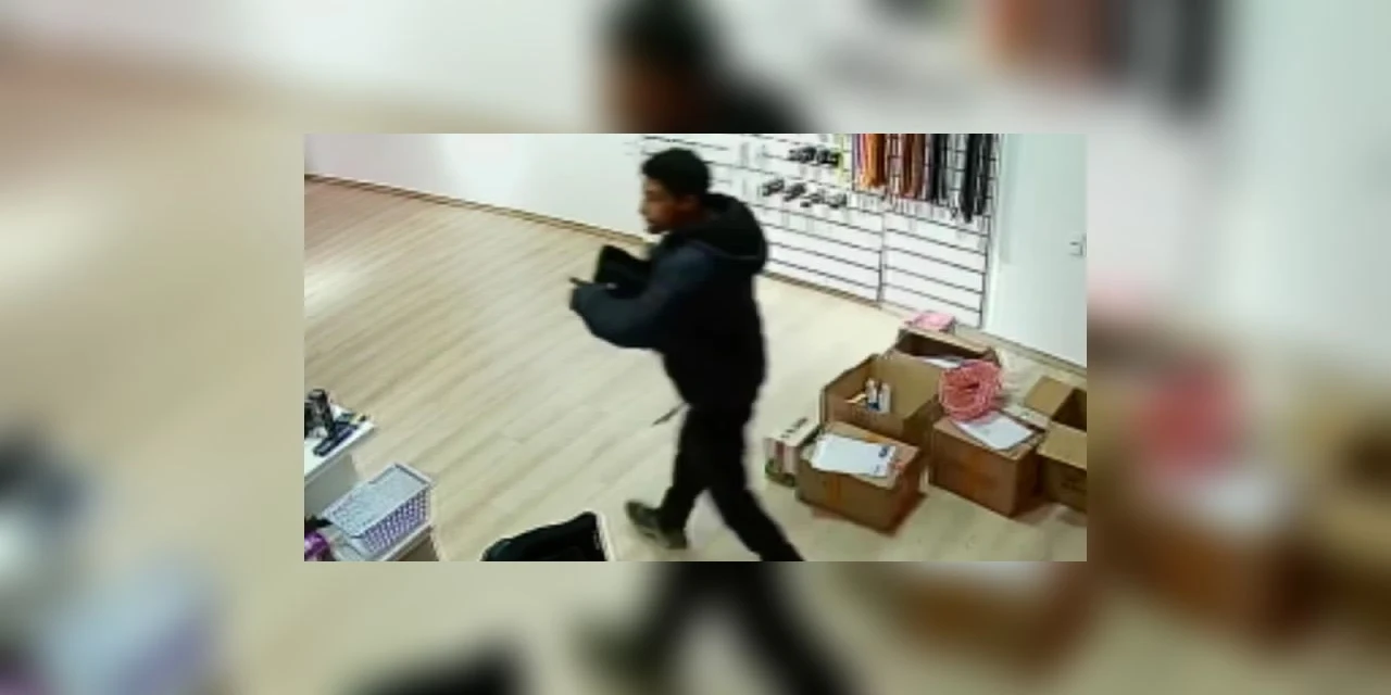 Câmera flagra homem furtando computador em loja no centro de PG; assista!
