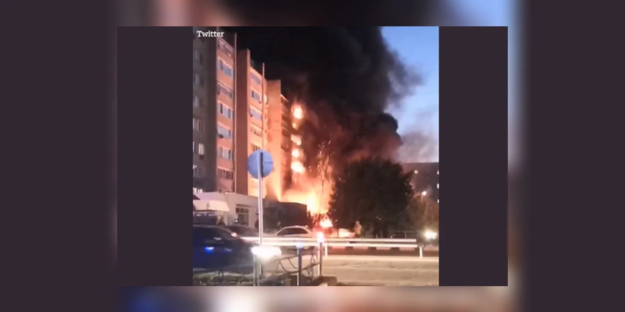 Pelo menos seis pessoas morreram e 27 ficaram feridas após avião de combate atingir prédio na Rússia