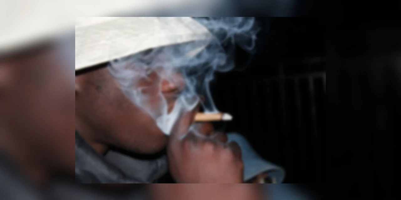 Vereadores de PG aprovam projeto que prevê multa de R$ 500 para quem for flagrado usando drogas em locais públicos