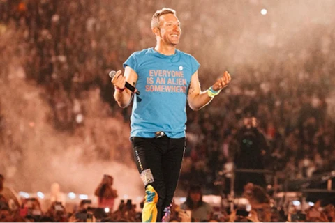 Fãs passam madrugada na fila para show extra do Coldplay em Curitiba