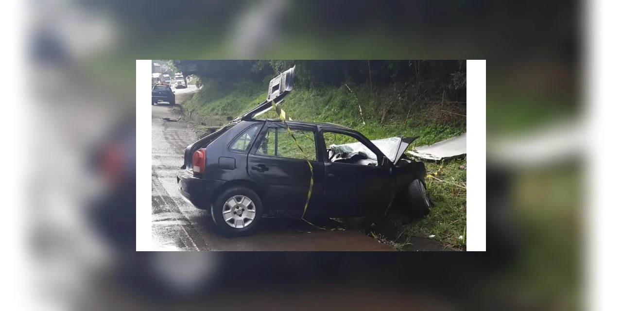 Colisão entre automóvel e ônibus deixa três mortos e quatro feridos em Telêmaco Borba