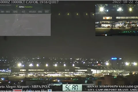 VIDEO: Pilotos da Azul relatam luz estranha durante voo no RS