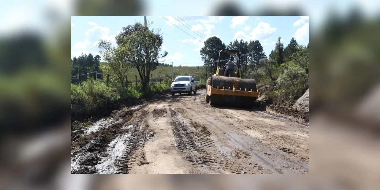 Após período chuvoso, prefeitura retoma obras nas estradas rurais