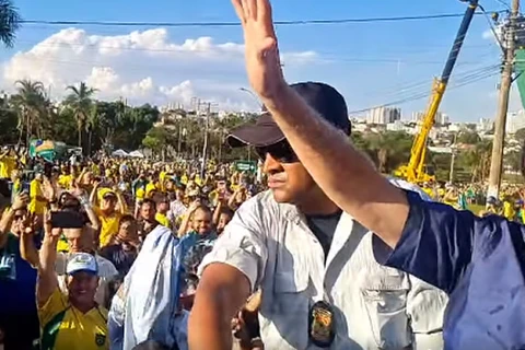 Bolsonaro faz campanha em Minas Gerais e destaca números do emprego