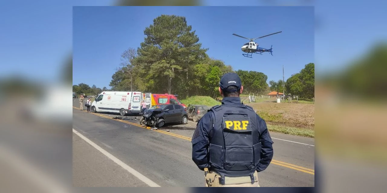 Colisão entre dois automóveis deixa duas pessoas gravemente feridas na BR-277, em Teixeira Soares